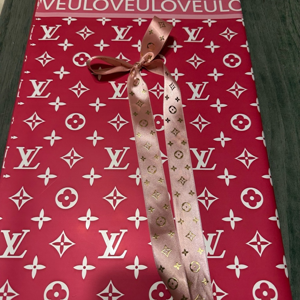 Luxury Floral Wrapping Set – 20 Gold Print Sheets + 5 Yards Ribbon”
